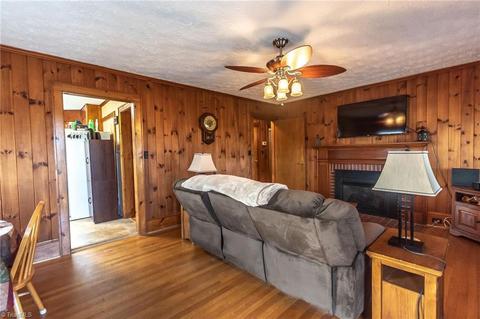 136 Maple Dr, Mount Airy, NC 27030 photo 8