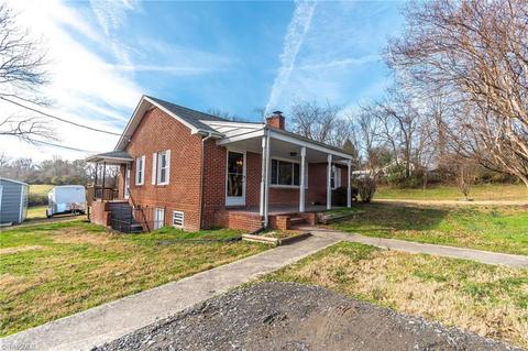 136 Maple Dr, Mount Airy, NC 27030 photo 1