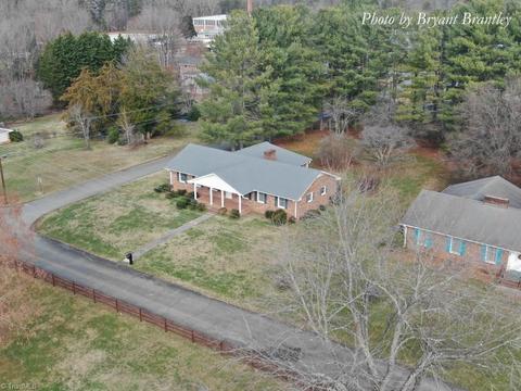 715 Sunset Dr, Pilot Mountain, NC 27041 photo 10