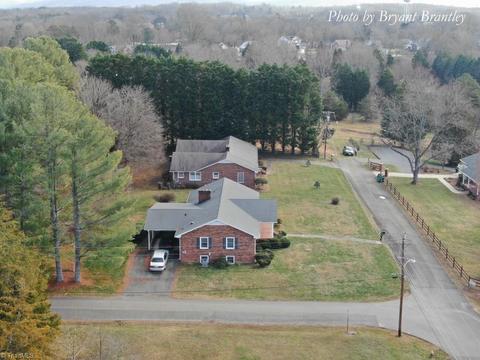 715 Sunset Dr, Pilot Mountain, NC 27041 photo 9