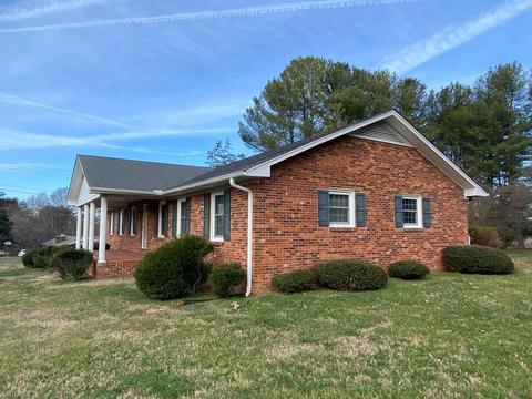 715 Sunset Dr, Pilot Mountain, NC 27041 photo 4
