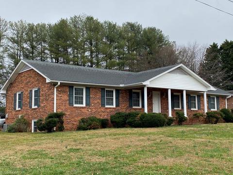 715 Sunset Dr, Pilot Mountain, NC 27041 photo 1