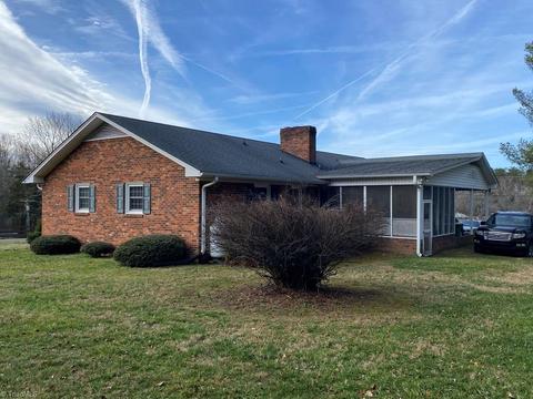 715 Sunset Dr, Pilot Mountain, NC 27041 photo 5