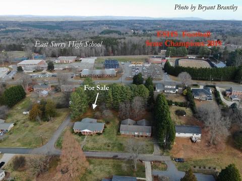 715 Sunset Dr, Pilot Mountain, NC 27041 photo 2