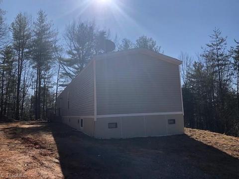 169 Lonesome Pine Rd, Purlear, NC 28665 photo 4