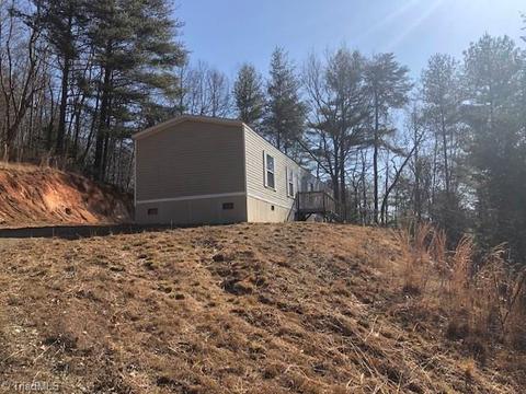 169 Lonesome Pine Rd, Purlear, NC 28665 photo 3
