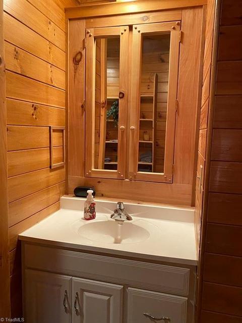 2103 Buck Mountain Rd, Purlear, NC 28665 photo 11