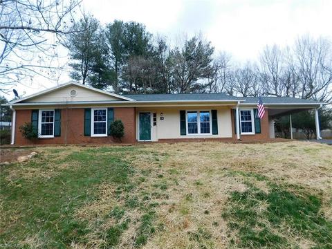 126 Cascade Ct, King, NC 27021 photo 1