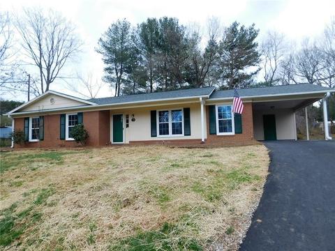 126 Cascade Ct, King, NC 27021 photo 2