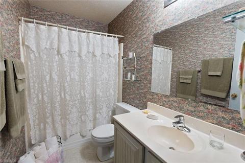 3936 Creekview Dr, Trinity, NC 27370 photo 2
