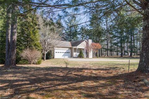 541 E Jackson Road Ext, Mount Airy, NC 27030 photo 1