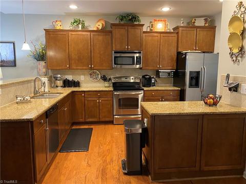 4620 Meadowside Ter, High Point, NC 27265 photo 9