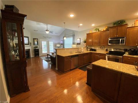 4620 Meadowside Ter, High Point, NC 27265 photo 10