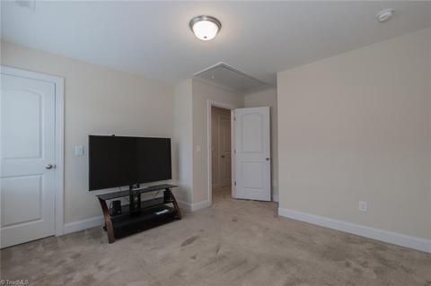 690 Nikyle Cir, High Point, NC 27265 photo 23