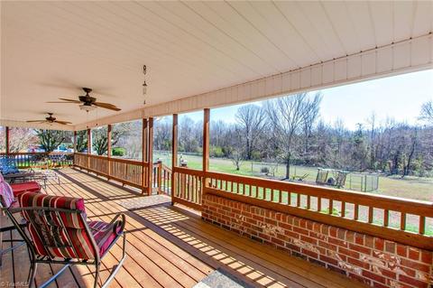 39 Single Tree Ln, Thomasville, NC 27360 photo 2