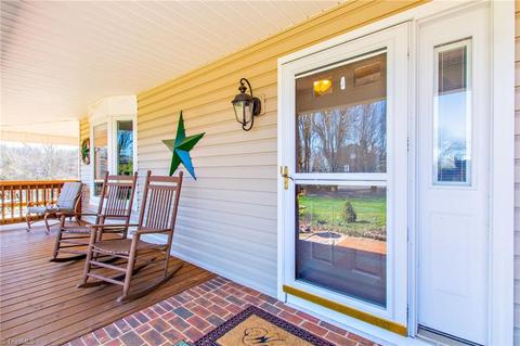 39 Single Tree Ln, Thomasville, NC 27360 photo 4
