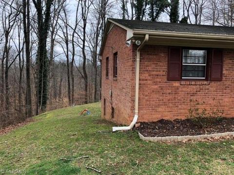 216 Harris Ave, Elkin, NC 28621 photo 4