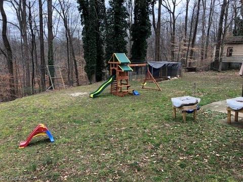 216 Harris Ave, Elkin, NC 28621 photo 5
