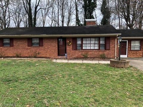 216 Harris Ave, Elkin, NC 28621 photo 2
