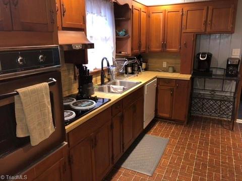 216 Harris Ave, Elkin, NC 28621 photo 15