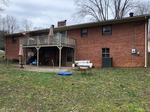 216 Harris Ave, Elkin, NC 28621 photo 7