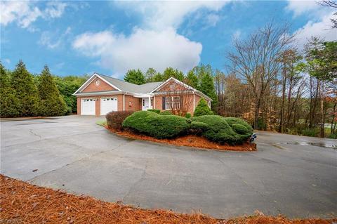 8905 Doubletree Ln, Clemmons, NC 27012 photo 1