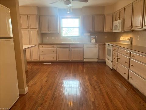 8905 Doubletree Ln, Clemmons, NC 27012 photo 5