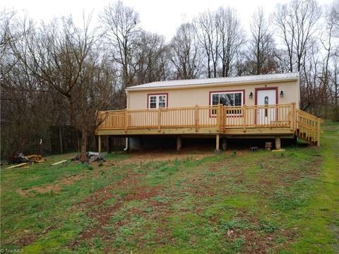 4 Smith Dr, Thomasville, NC 27360 photo 1