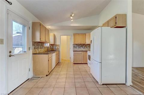 1705 Hanover Ct, High Point, NC 27265 photo 12