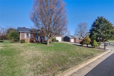 1705 Hanover Ct, High Point, NC 27265 photo 3