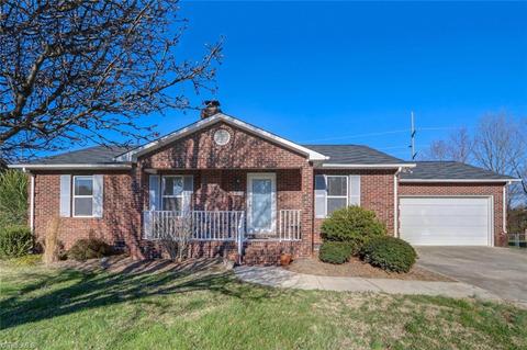 1705 Hanover Ct, High Point, NC 27265 photo 1