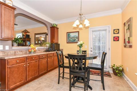 3767 Shadow Ridge Dr, High Point, NC 27265 photo 9