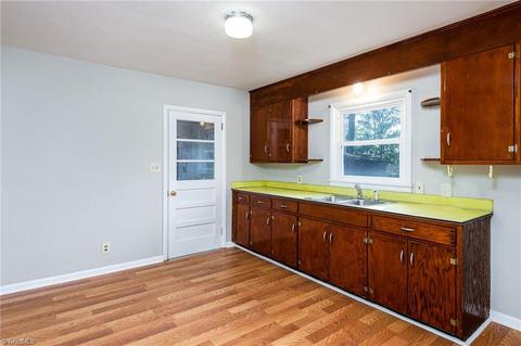 1010 Grant St, High Point, NC 27262 photo 6