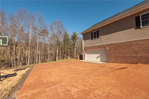 2236 Old Highway 60, Purlear, NC 28665 photo 27