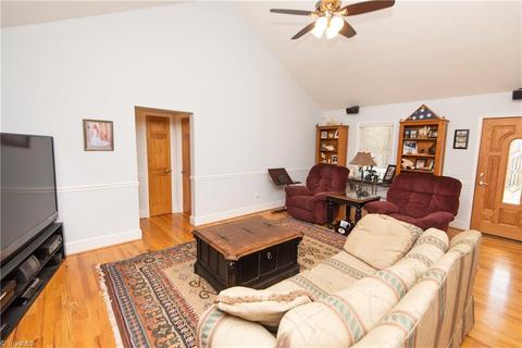 2236 Old Highway 60, Purlear, NC 28665 photo 4