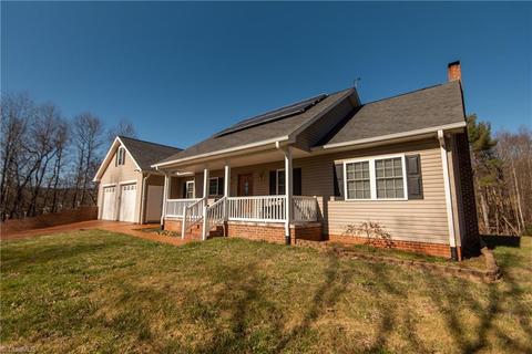 2236 Old Highway 60, Purlear, NC 28665 photo 2