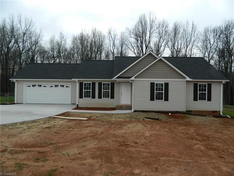 6903 Erik Dr, Trinity, NC 27370 photo 1