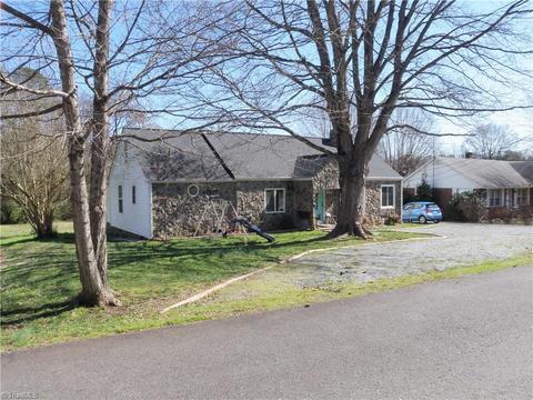 300 Garner St, Denton, NC 27239 photo 3
