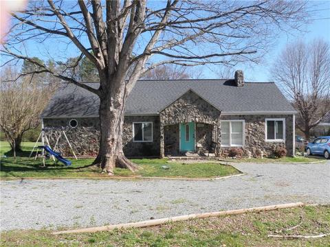 300 Garner St, Denton, NC 27239 photo 4