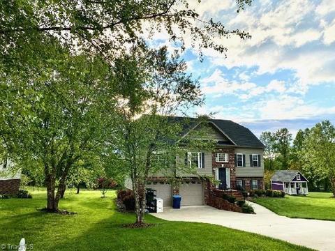 156 Mollie Rd, Harmony, NC 28634 photo 2