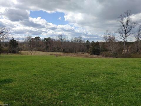 156 Mollie Rd, Harmony, NC 28634 photo 3