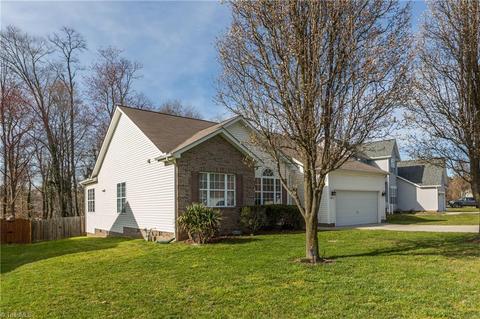 1811 Runner Stone Dr, High Point, NC 27265 photo 1