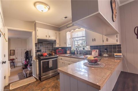 110 Pine St, King, NC 27021 photo 6