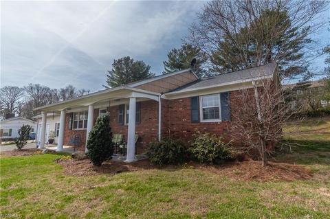 110 Pine St, King, NC 27021 photo 2
