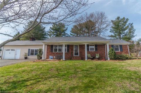 110 Pine St, King, NC 27021 photo 1