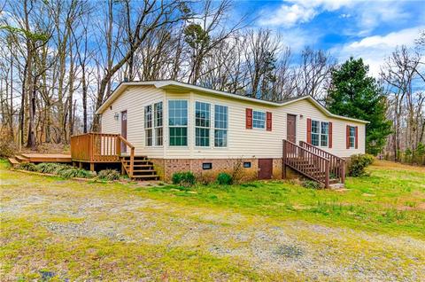 5844 Huckleberry Ln, Trinity, NC 27370 photo 2