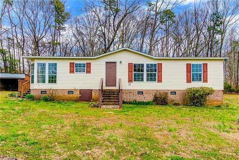 5844 Huckleberry Ln, Trinity, NC 27370 photo 1