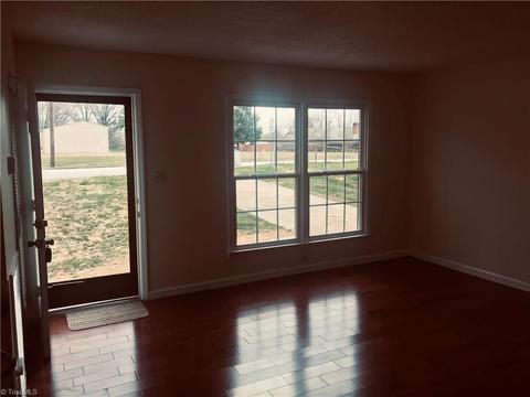 131 Hampton Dr, High Point, NC 27265 photo 8