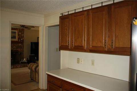 629 Fieldale Pl, High Point, NC 27265 photo 8