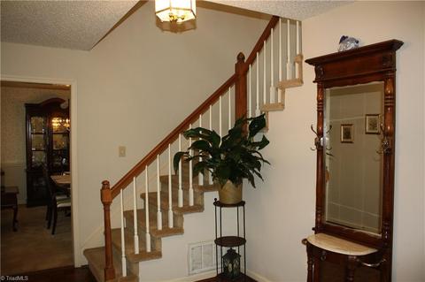 629 Fieldale Pl, High Point, NC 27265 photo 2